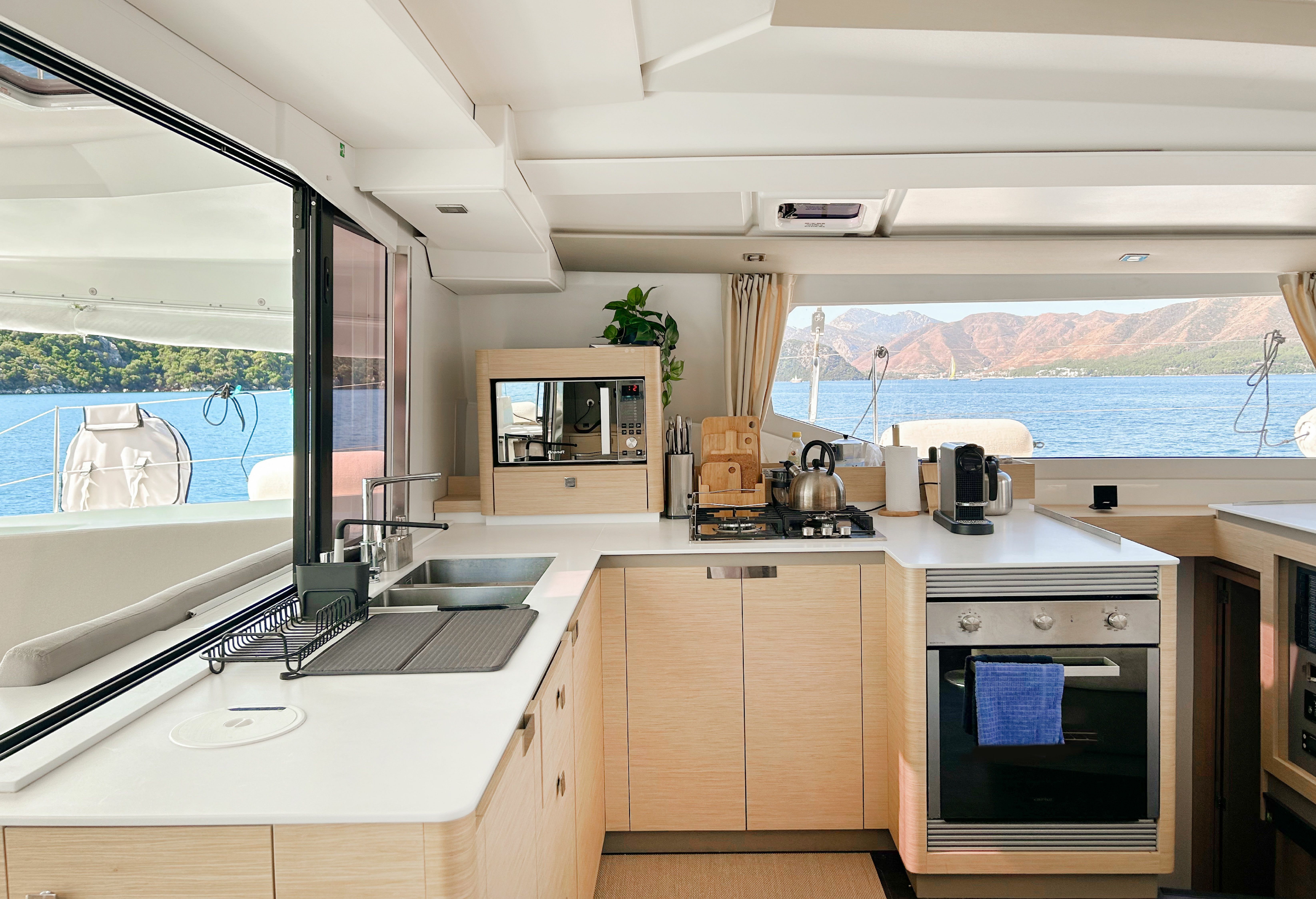 Fountaine Pajot Tanna 47 | Angara