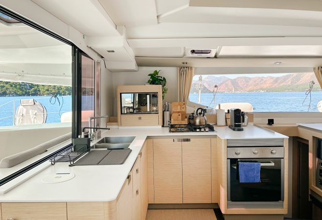 Fountaine Pajot Tanna 47 | Angara
