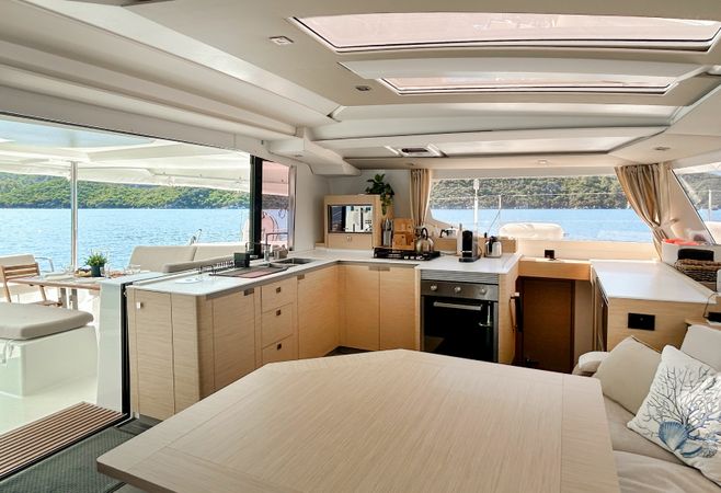 Fountaine Pajot Tanna 47 | Angara