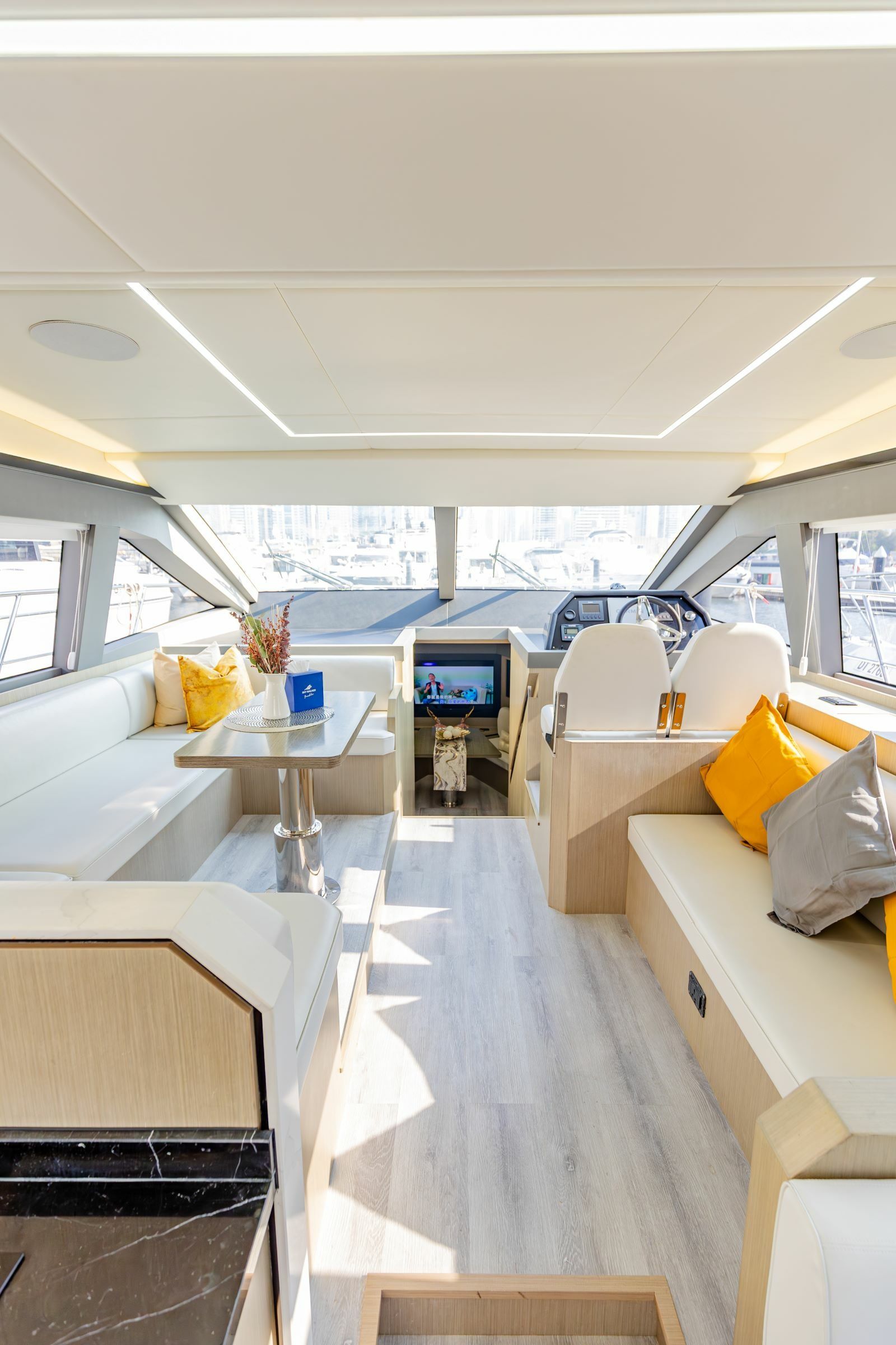 Custom Built 52 | Luna