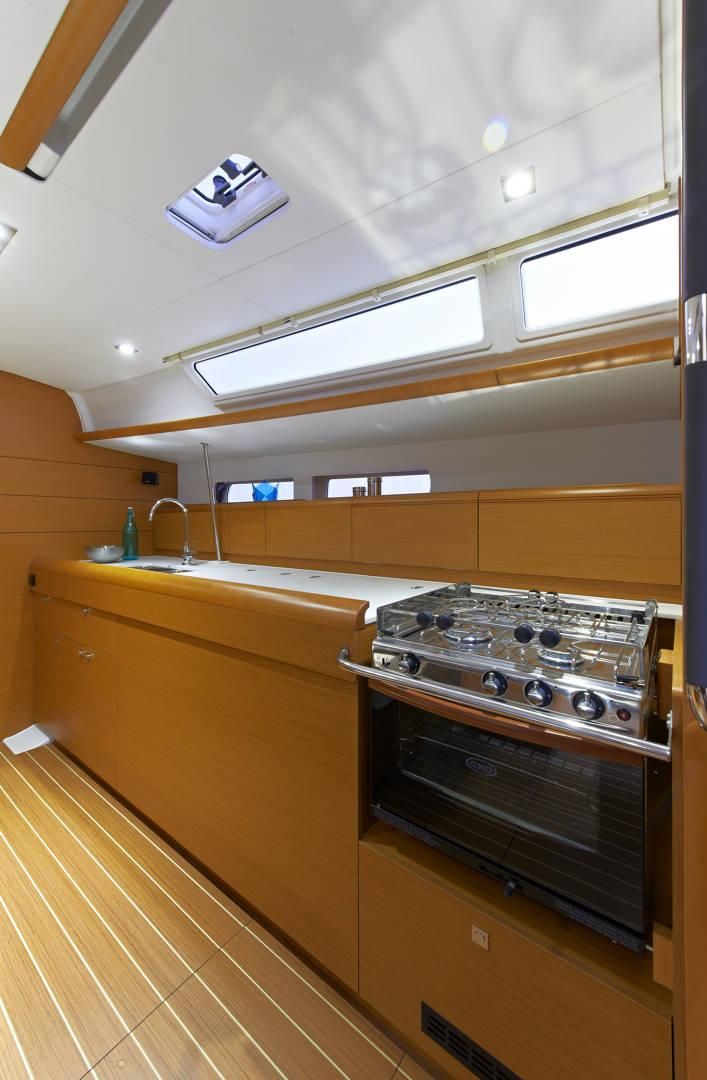 Jeanneau Sun Odyssey 479 | Lucky Rain