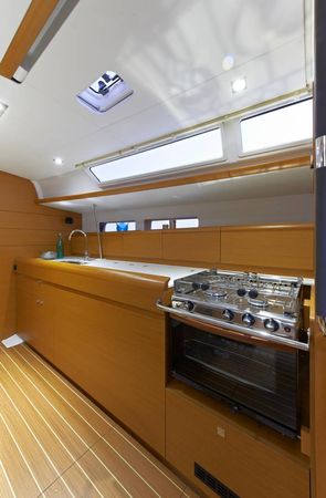 Jeanneau Sun Odyssey 479 | Lucky Rain