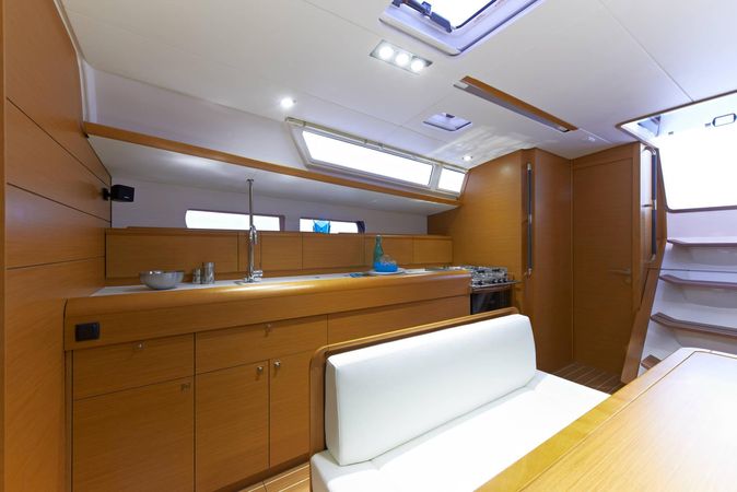 Jeanneau Sun Odyssey 479 | Lucky Rain