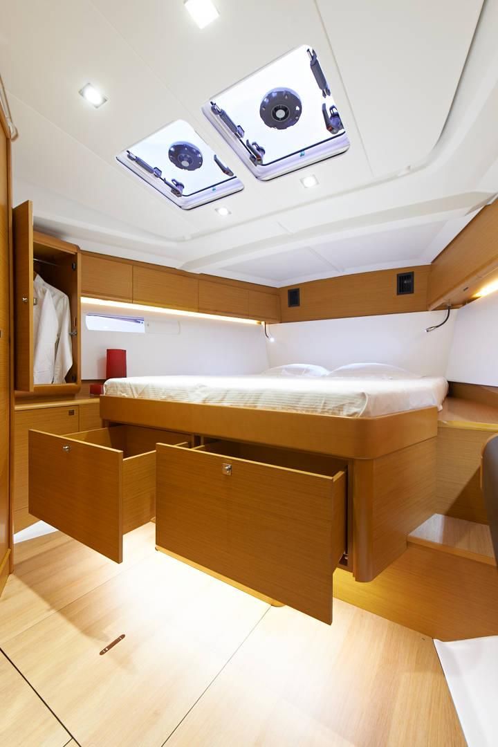 Jeanneau Sun Odyssey 479 | Lucky Rain