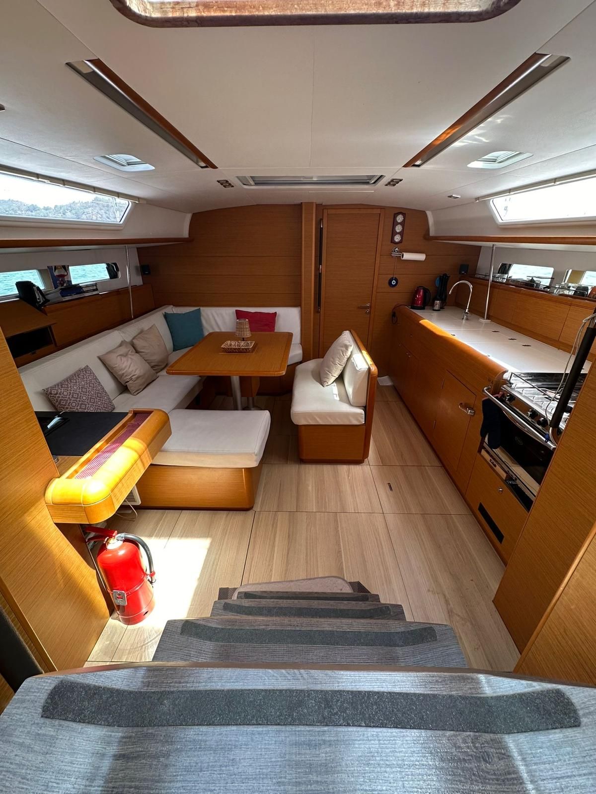 Jeanneau Sun Odyssey 479 | Lucky Rain