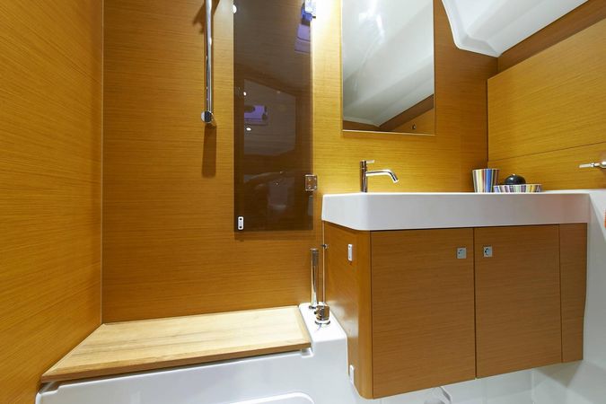 Jeanneau Sun Odyssey 479 | Lucky Rain
