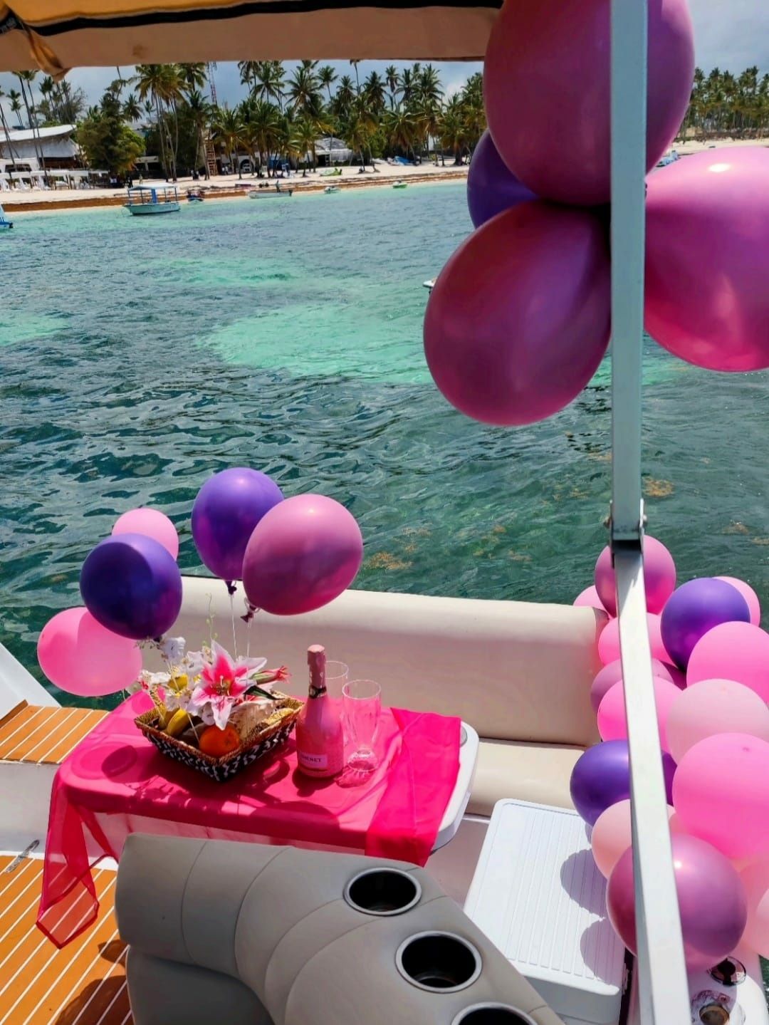 Rinker Fiesta 260 | Roka Nautica