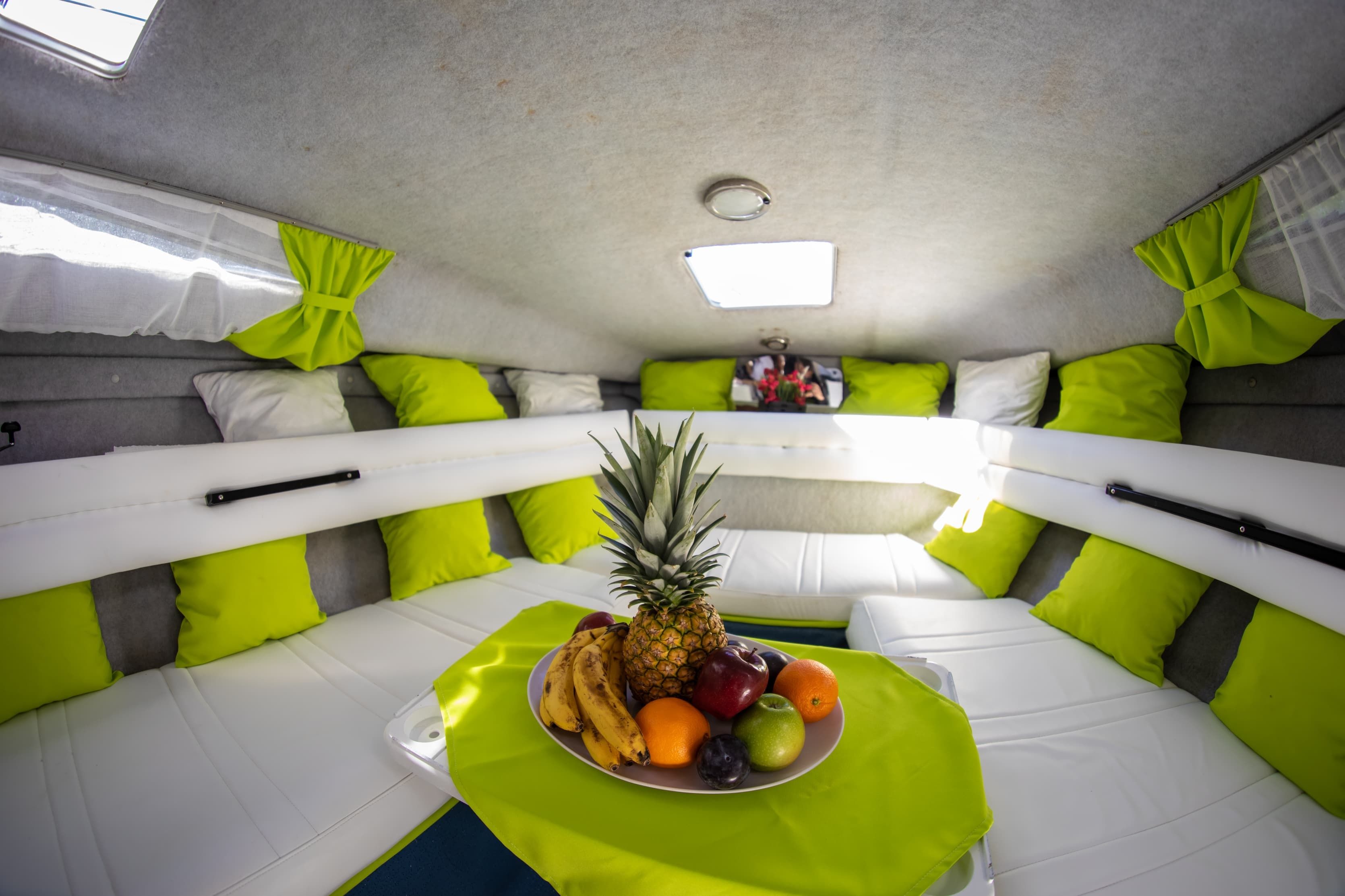 Rinker Fiesta 260 | Roka Nautica