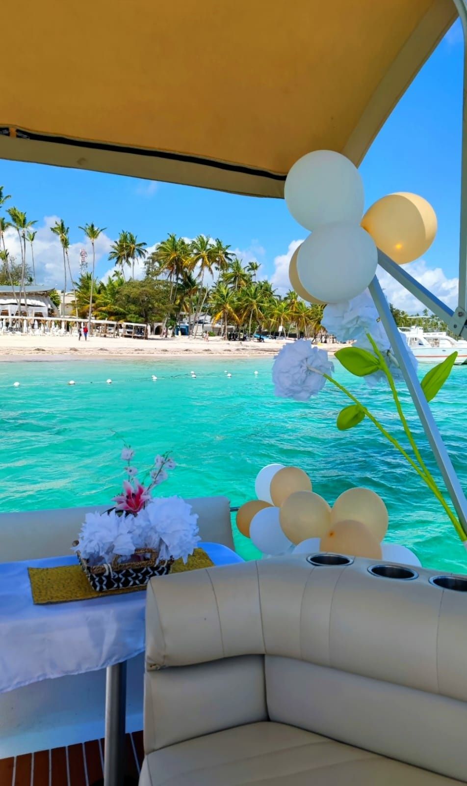 Rinker Fiesta 260 | Roka Nautica