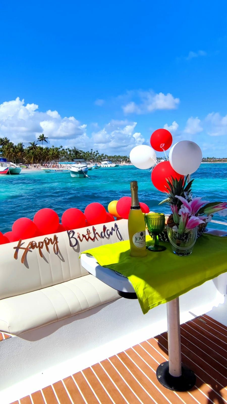 Rinker Fiesta 260 | Roka Nautica