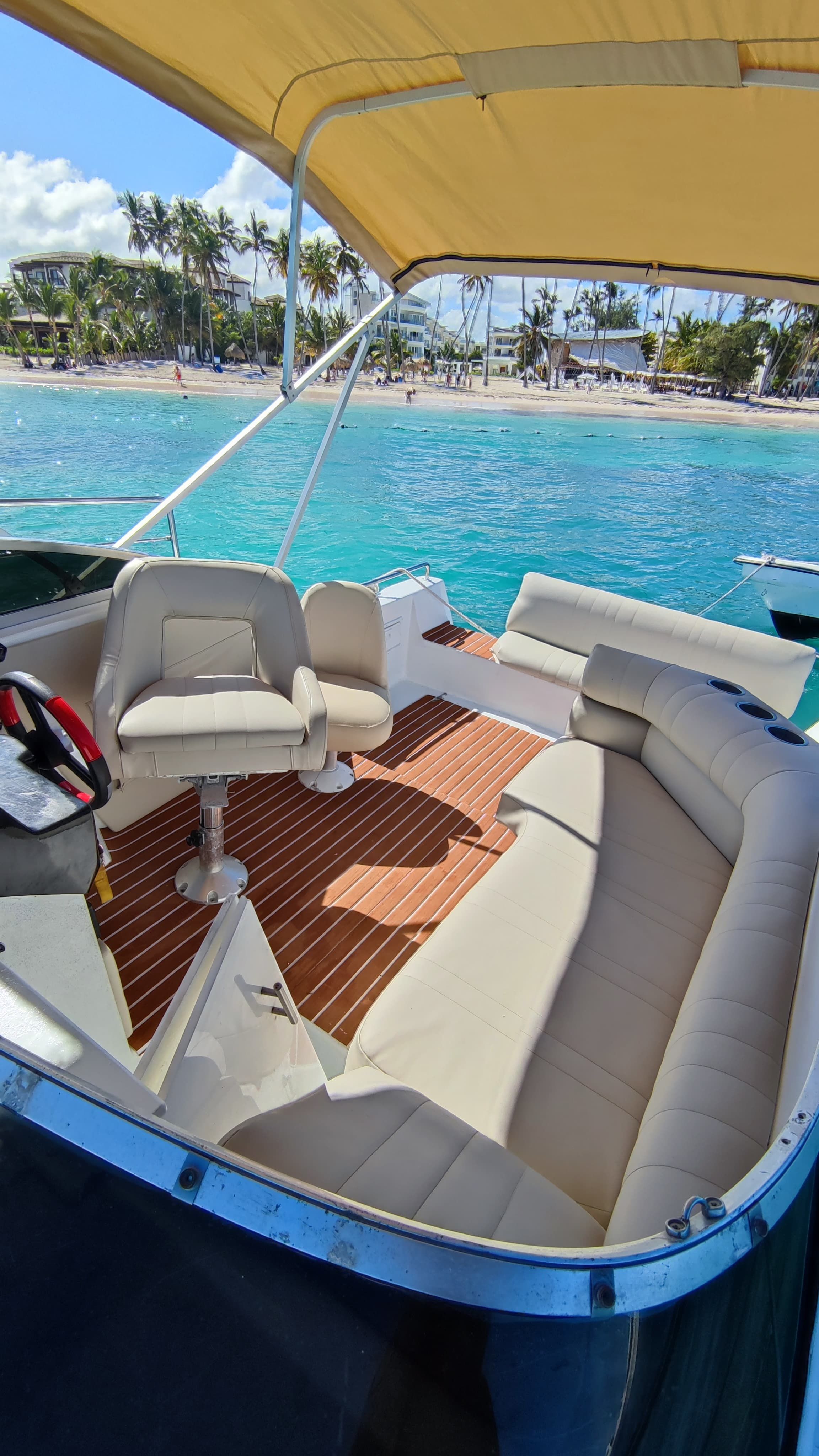 Rinker Fiesta 260 | Roka Nautica