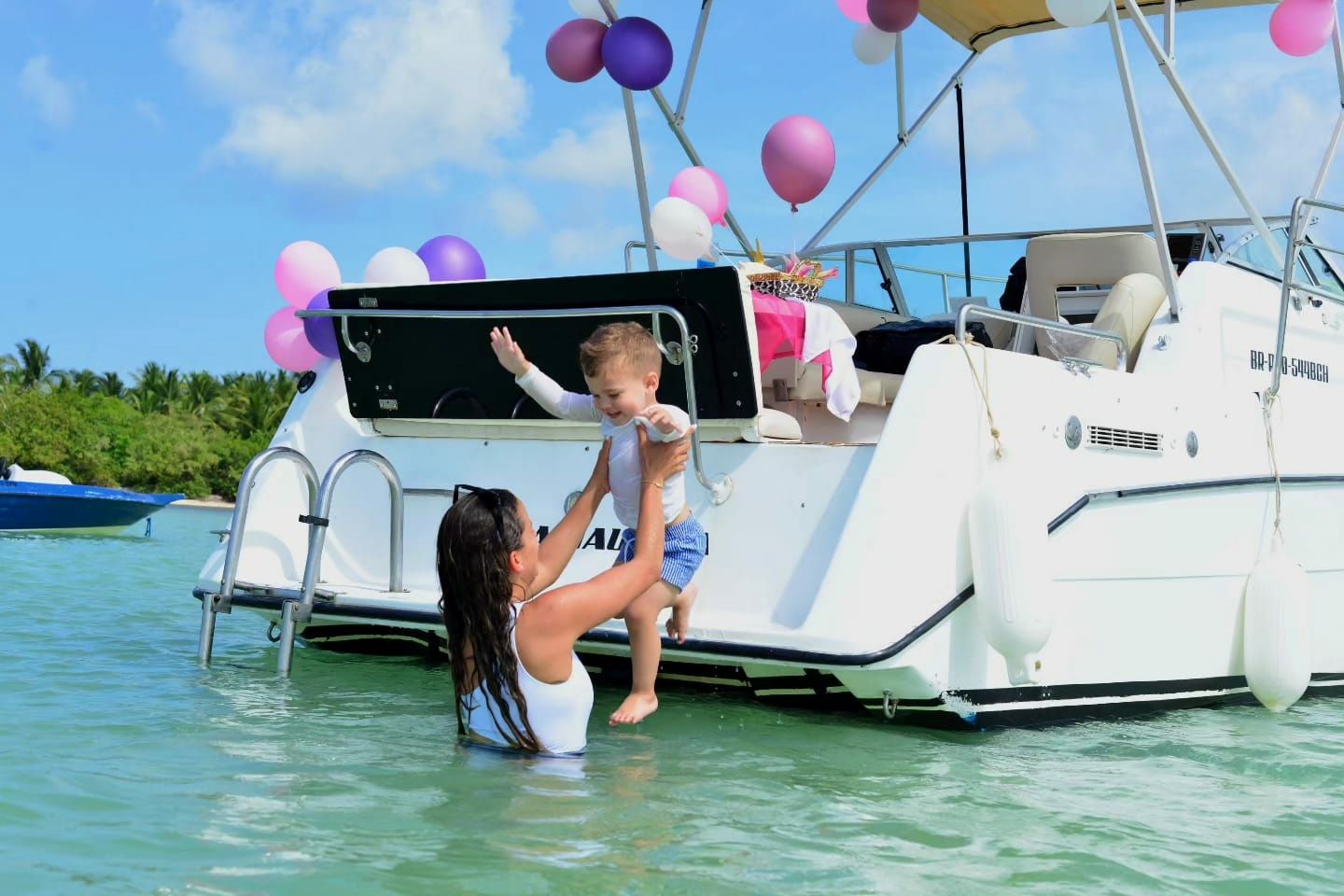 Rinker Fiesta 260 | Roka Nautica