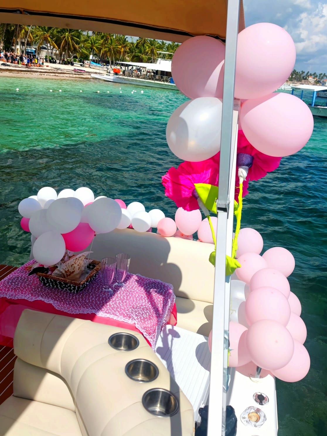 Rinker Fiesta 260 | Roka Nautica