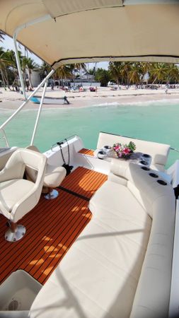 Rinker Fiesta 260 | Roka Nautica