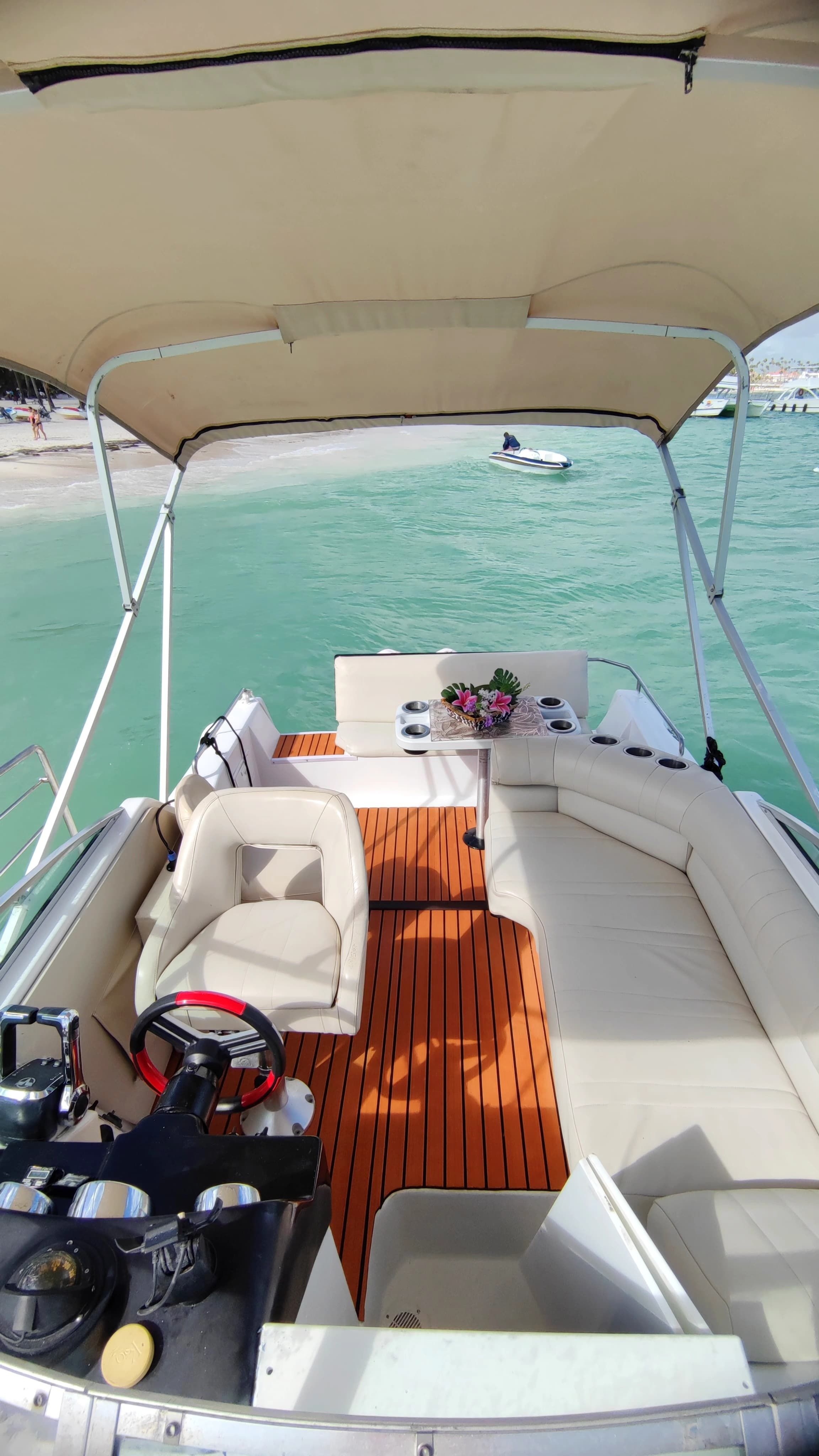Rinker Fiesta 260 | Roka Nautica