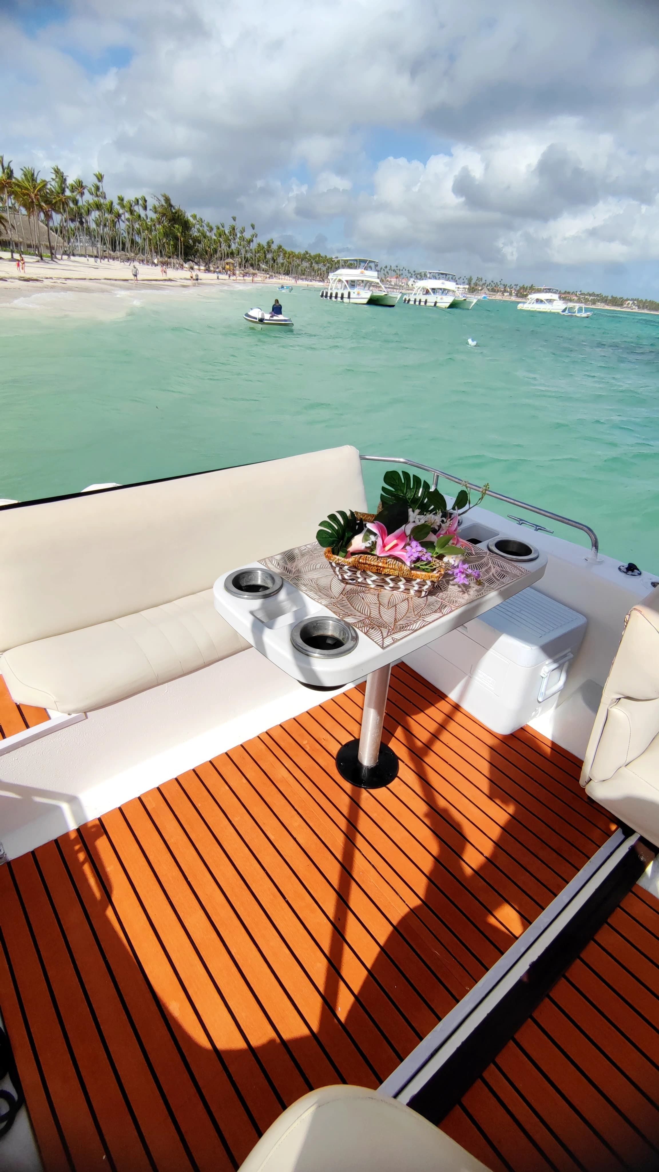 Rinker Fiesta 260 | Roka Nautica