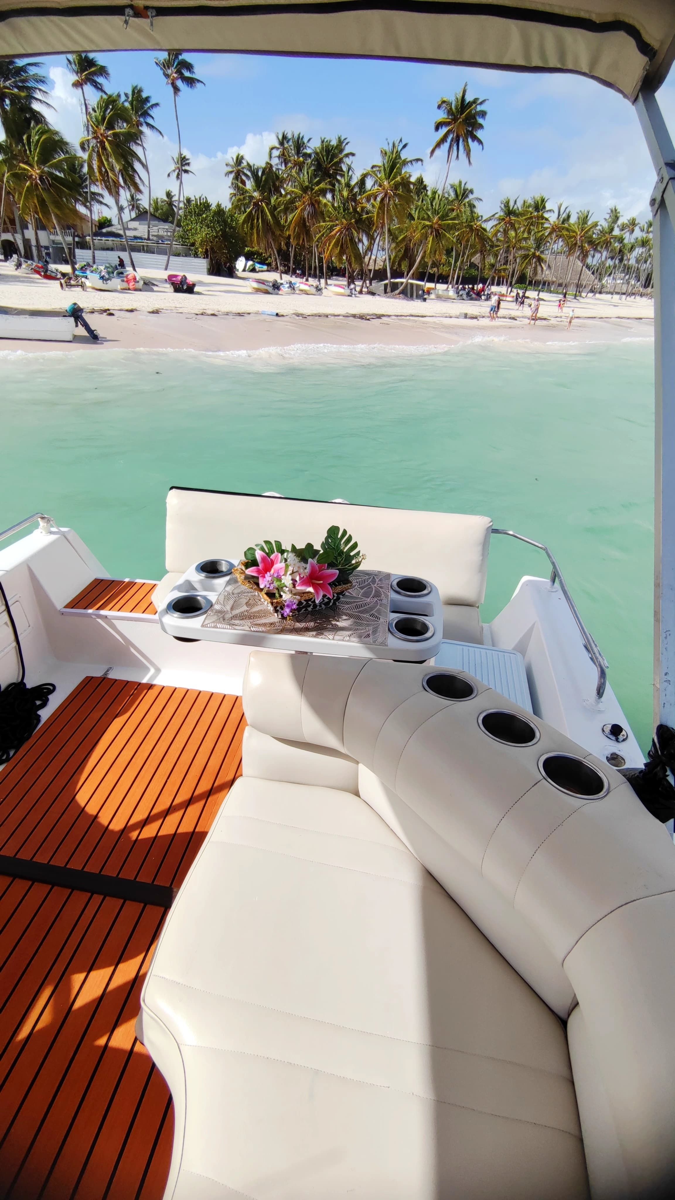 Rinker Fiesta 260 | Roka Nautica