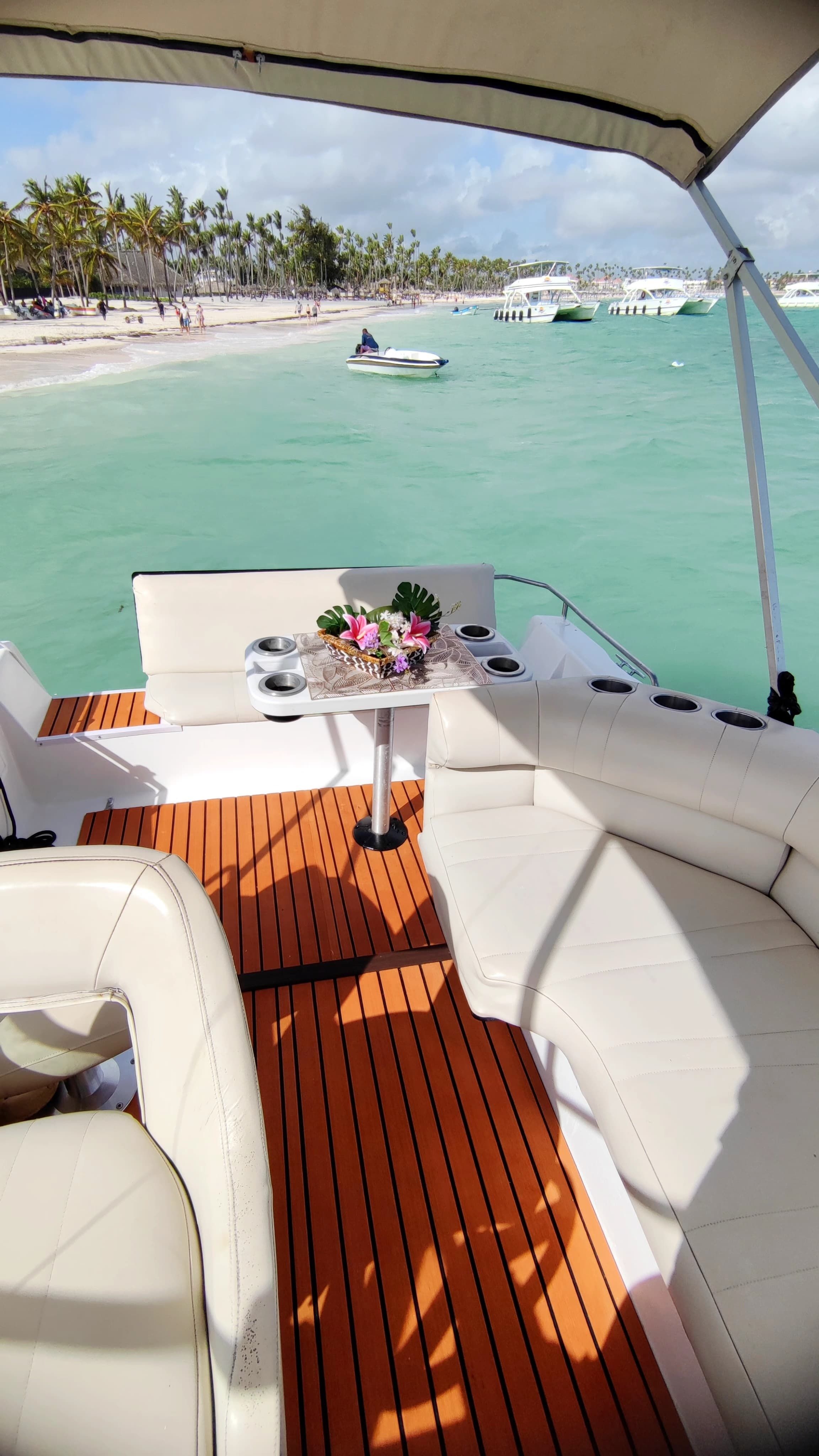 Rinker Fiesta 260 | Roka Nautica