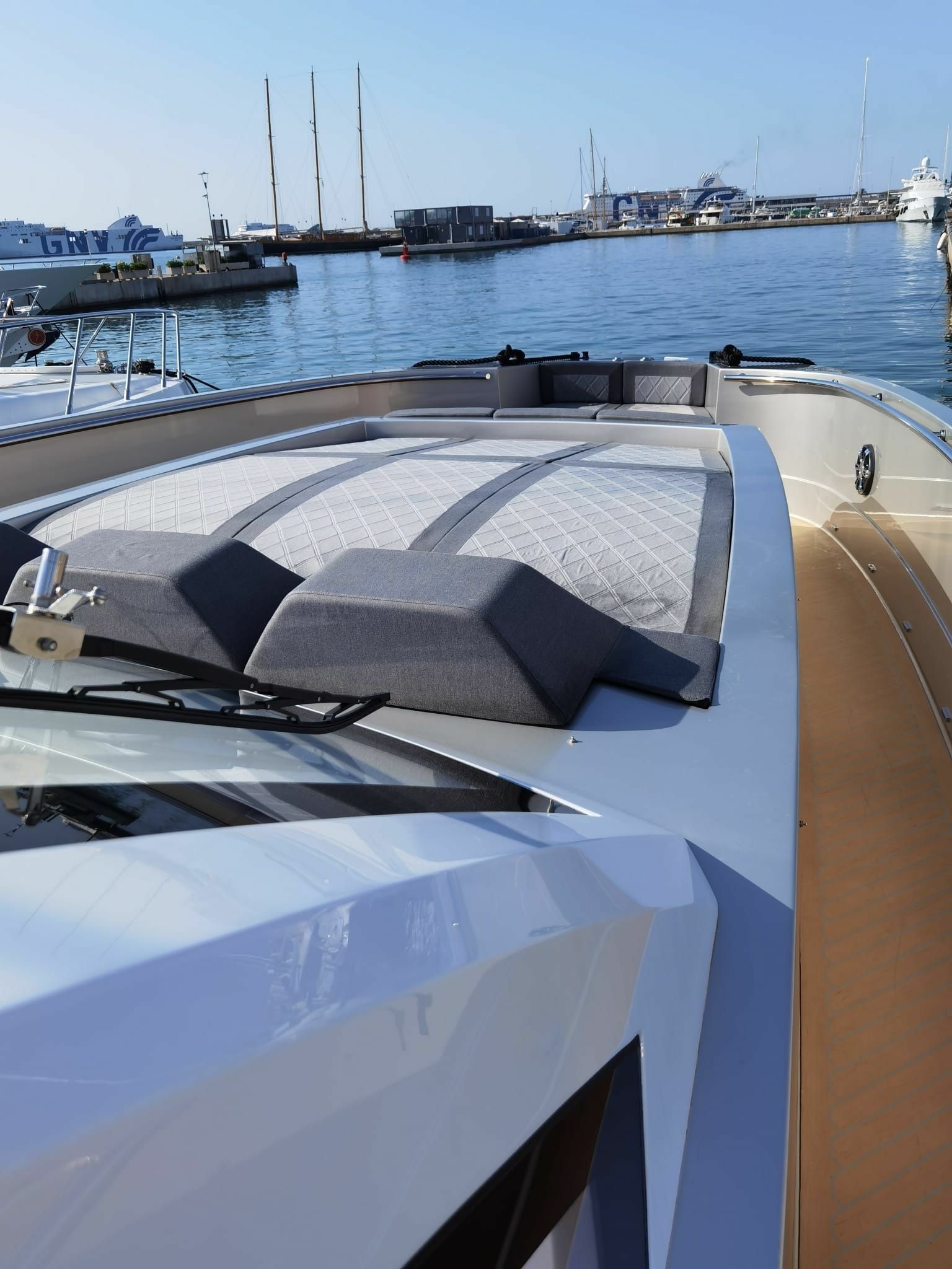 Canados Gladiator 631 | Next