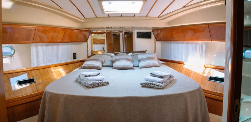 Ferretti 57 | Virgola
