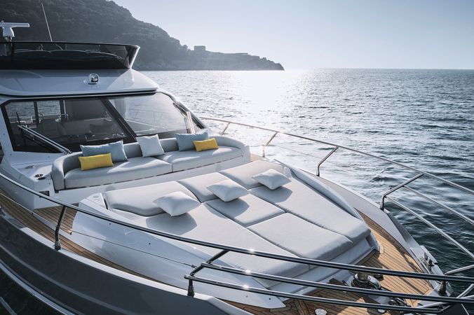 Azimut 53 F | White