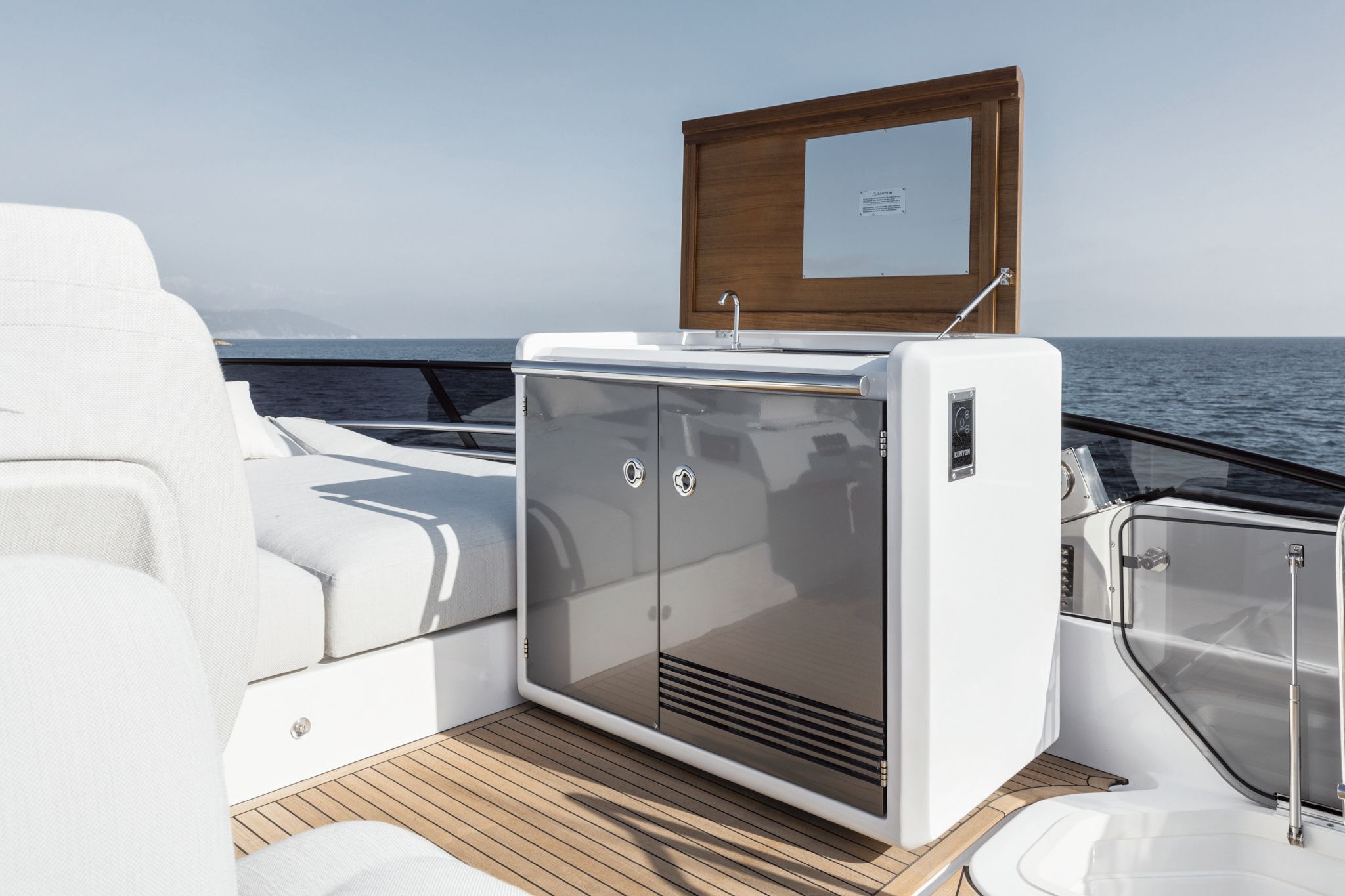 Azimut 53 F | White