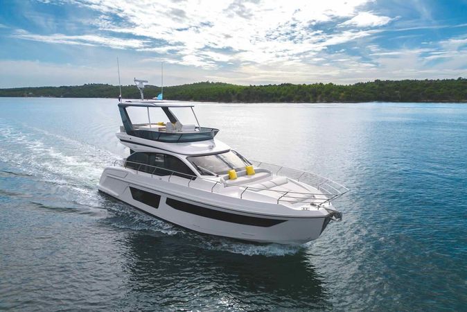 Azimut 53 F | White