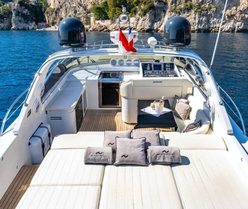 Rizzardi 50 | White Wave