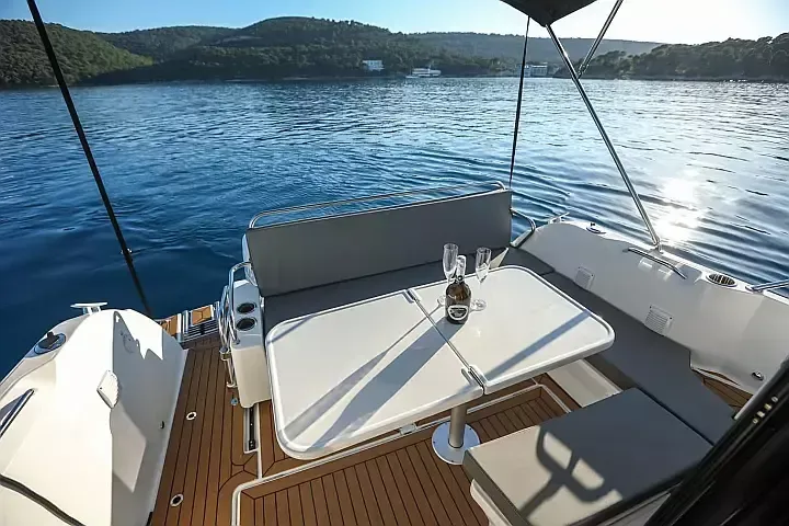 Beneteau Antares 9 | M & N