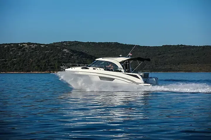 Beneteau Antares 9 | M & N