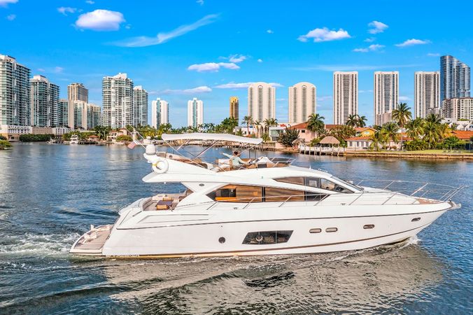 Sunseeker Manhattan 70 | Lavish