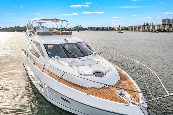 Sunseeker Manhattan 70 | Lavish