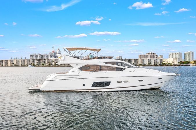 Sunseeker Manhattan 70 | Lavish