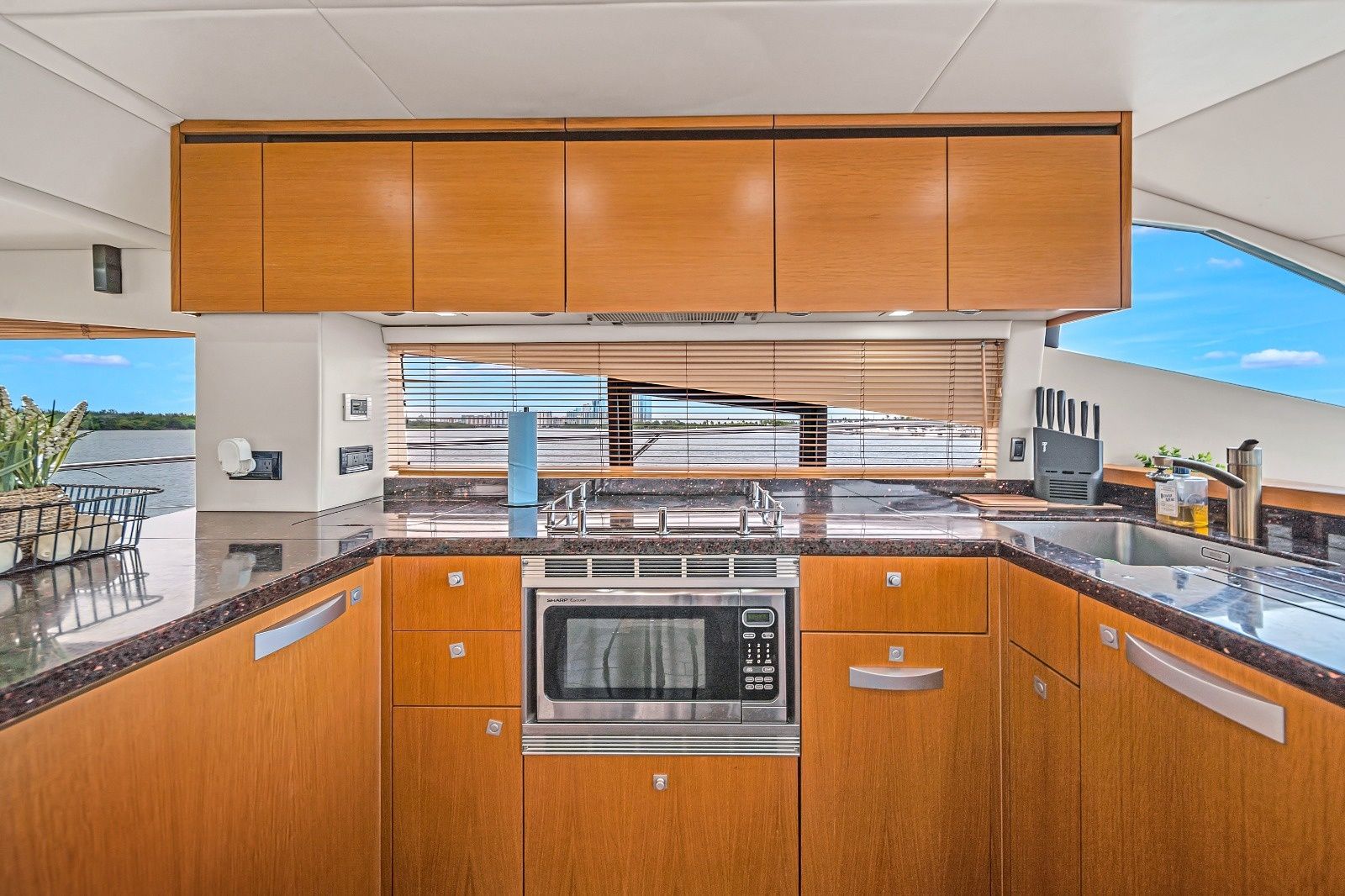 Sunseeker Manhattan 70 | Lavish
