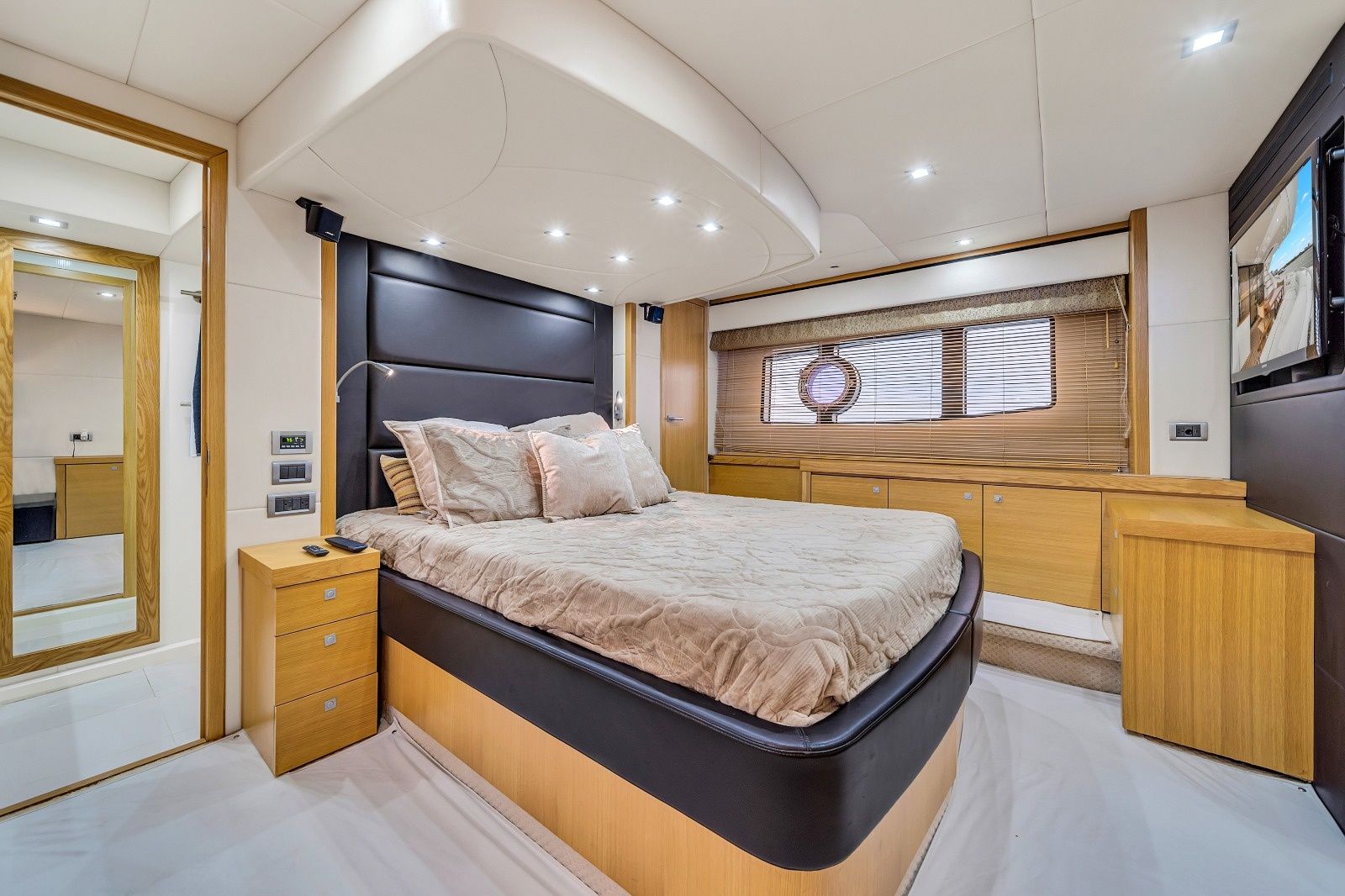 Sunseeker Manhattan 70 | Lavish