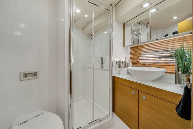 Sunseeker Manhattan 70 | Lavish