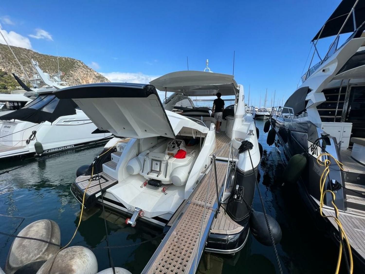 Sunseeker Portofino 53 | Black Pearl