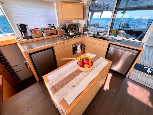 Lagoon 560 | Mira Sol