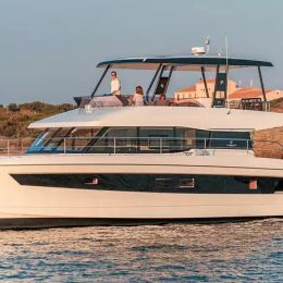 Fountaine Pajot MY 5 | Stephana