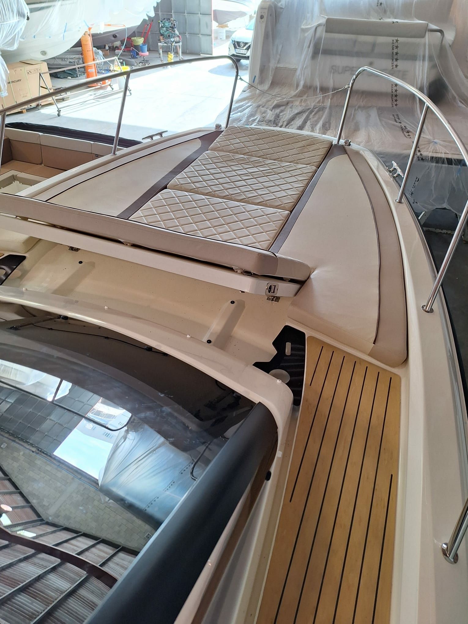 Quicksilver Activ 875 Sundeck | Sun
