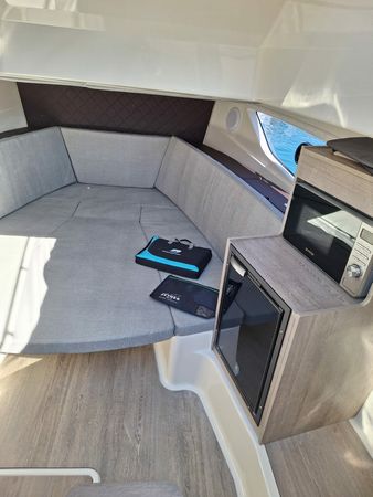 Quicksilver Activ 875 Sundeck | Sun