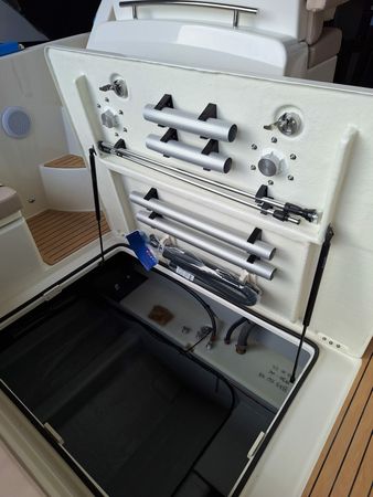 Quicksilver Activ 875 Sundeck | Sun