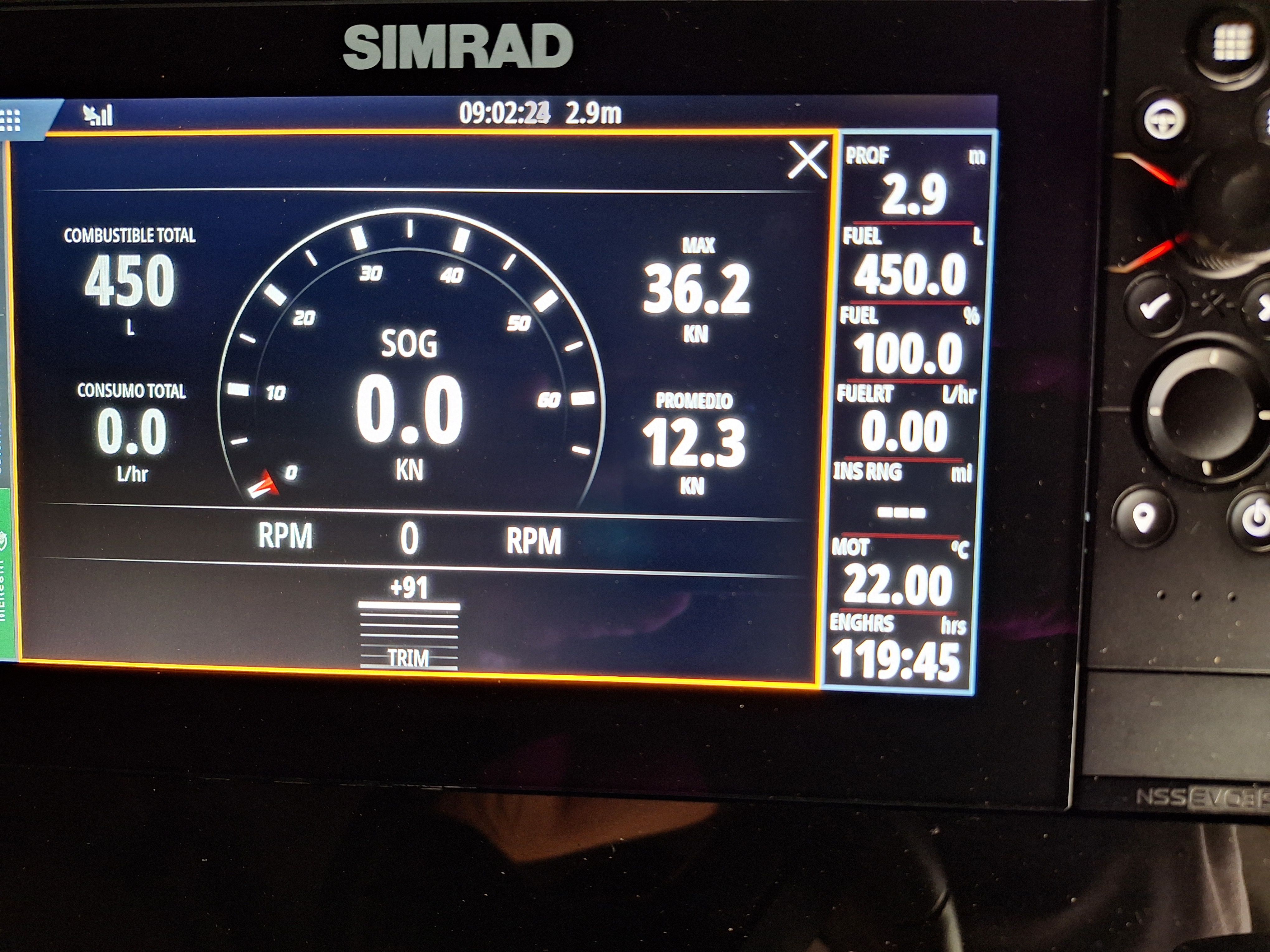 Quicksilver Activ 875 Sundeck | Sun