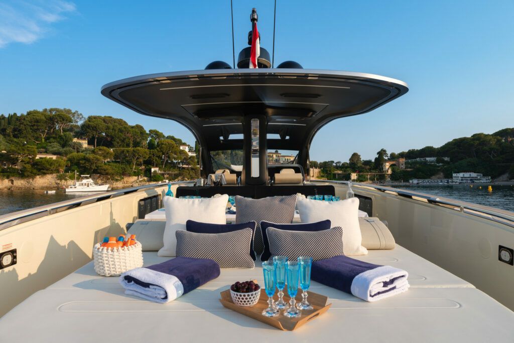 Invictus 46 | Baccarat