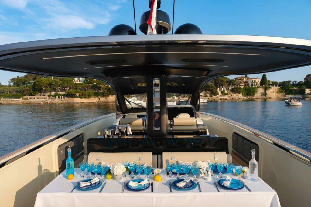 Invictus 46 | Baccarat