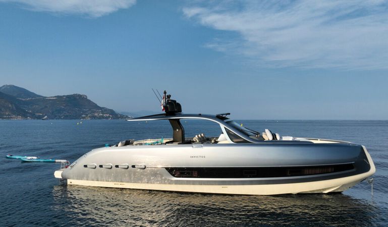 Invictus 46 | Baccarat