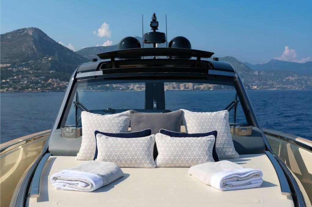 Invictus 46 | Baccarat