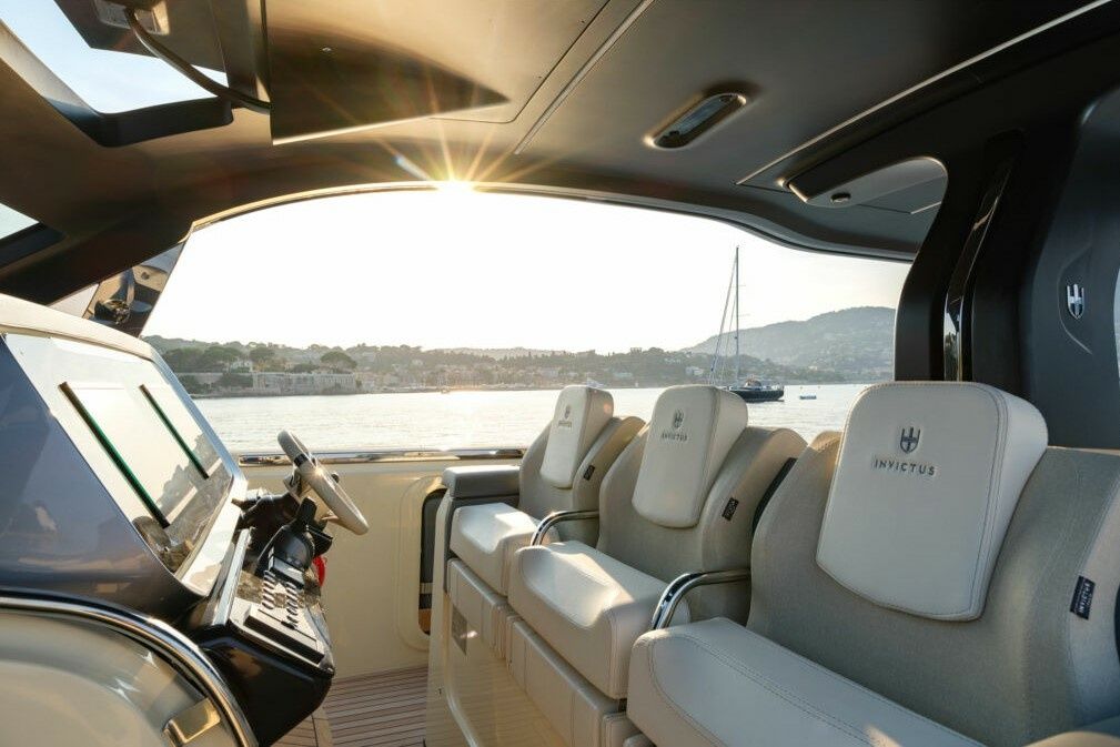 Invictus 46 | Baccarat