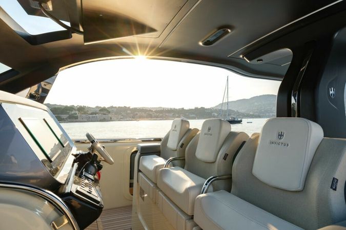 Invictus 46 | Baccarat