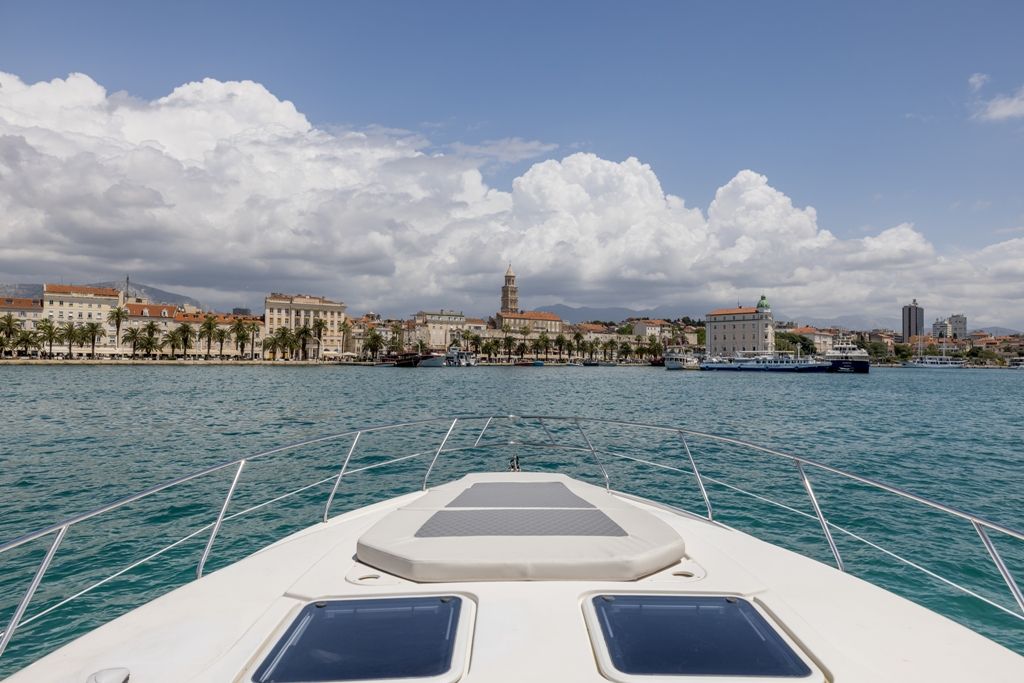 Silverton 360 Express | Laura